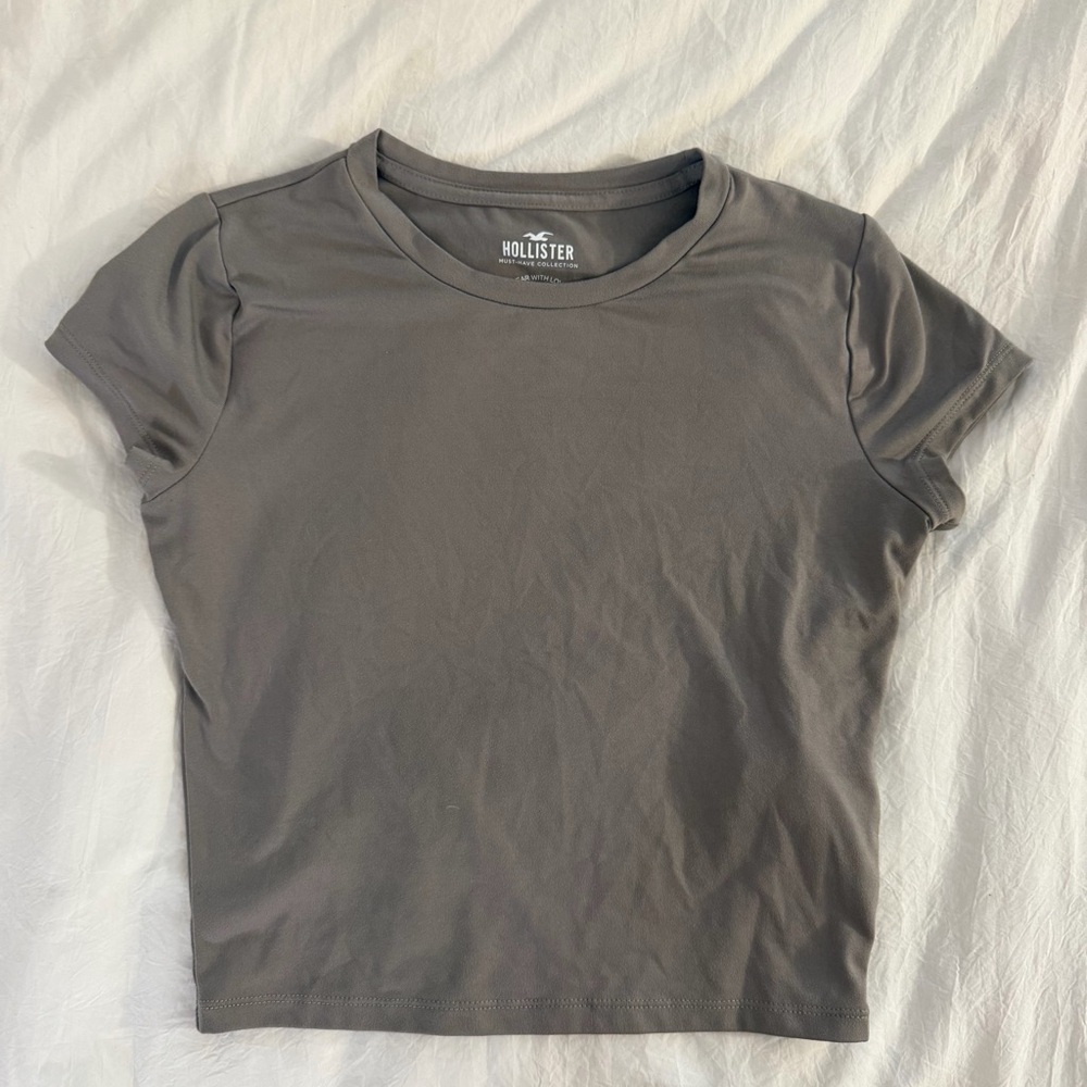 Hollister baby tee taupe